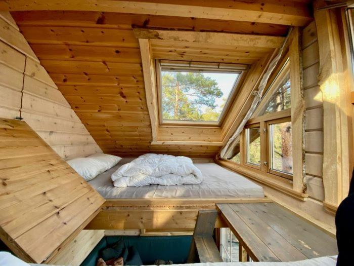 Tretopphytter Pa Grensen - Elghytta Med Robat Og Gjeddefiske Halden Exterior foto